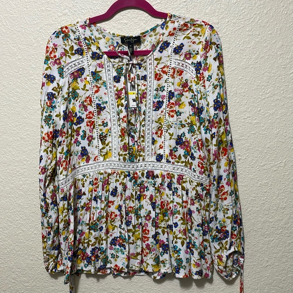 Jessica Simpson Women’s Floral Blouse. NWT. Size M.